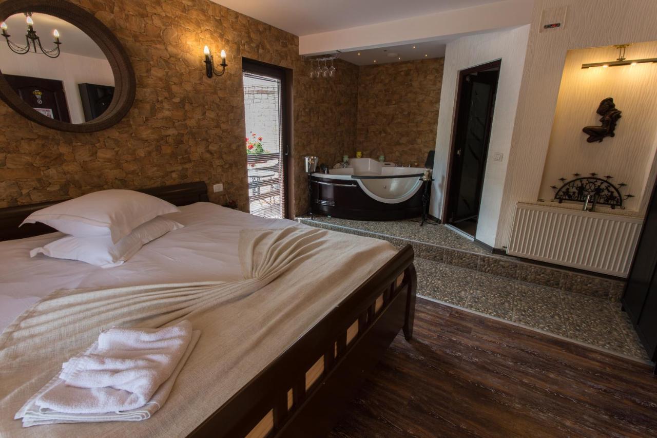 Pension Casa Wenge Sinaia Ngoại thất bức ảnh
