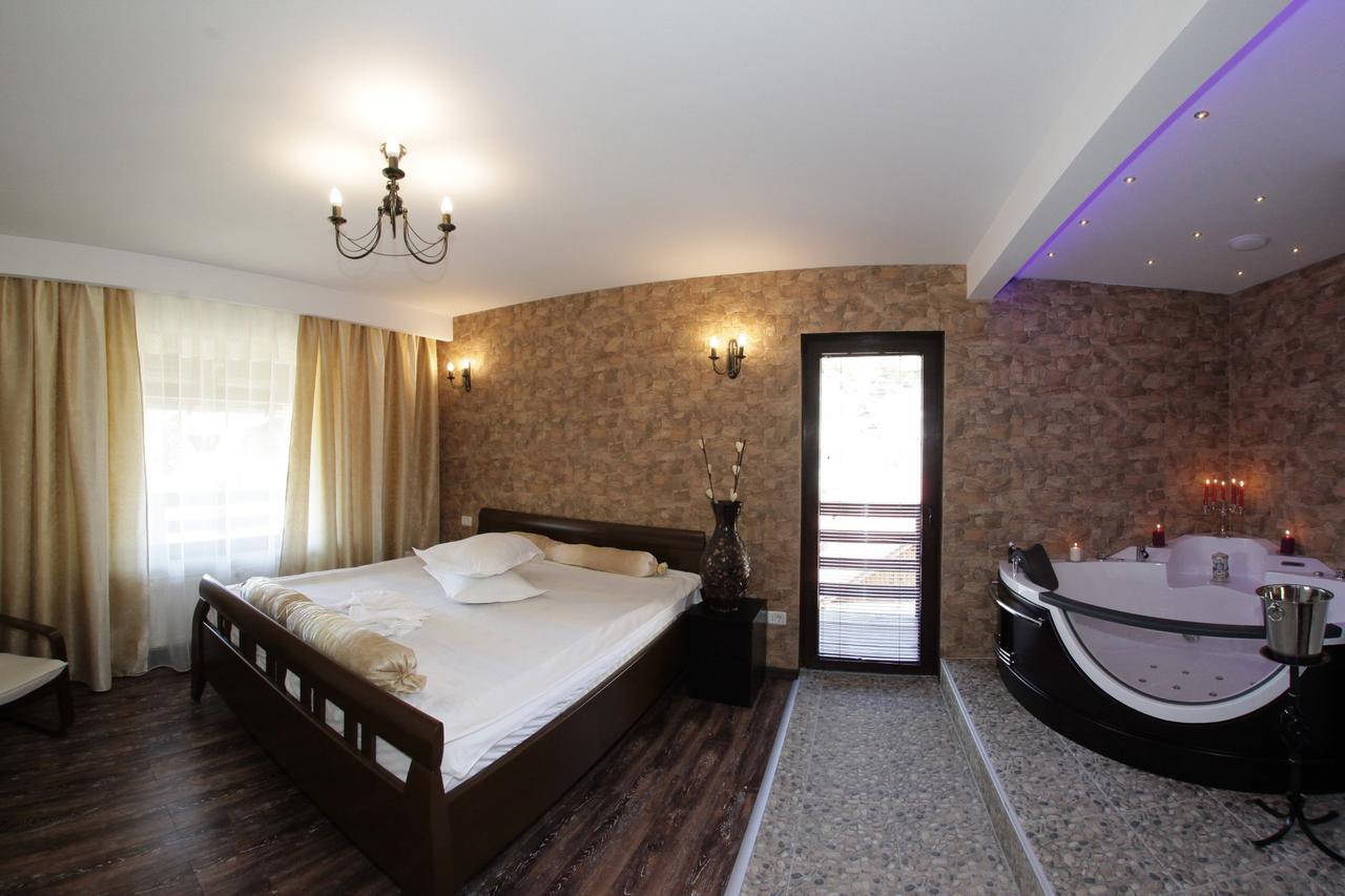 Pension Casa Wenge Sinaia Ngoại thất bức ảnh